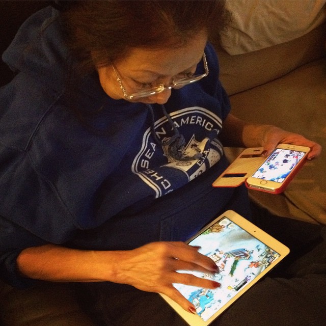 This is how mum plays FarmVille 2: Country Escape. xD #iOS