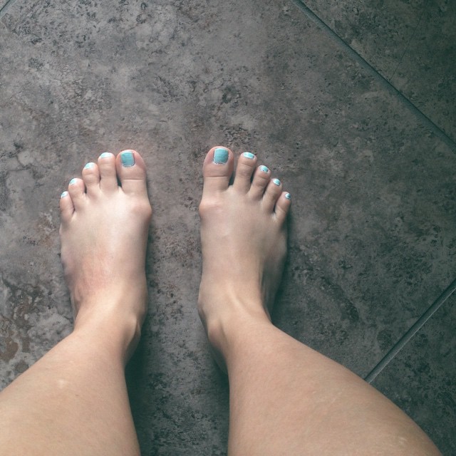 Am conscious of my wide (& slightly mangled) feet, but sharing for @toms one day #withoutshoes