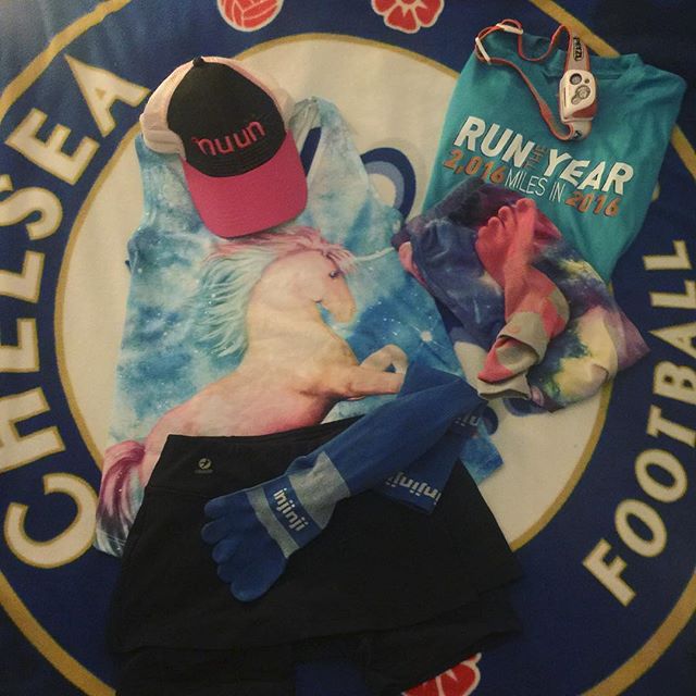 Outfits for 14mi AM & 3.2mi PM races tomorroz! #dirtydouble #bloodsweatandbeers #desertdash #trailrunning #nuunlove #injinji #oiselle #rty2016 [instagram]
