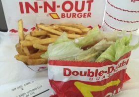 Early lunch = Double-Double protein-style. Yes, I was the second guest that ordered lol. #innout #doubledouble #nofilters [instagram]