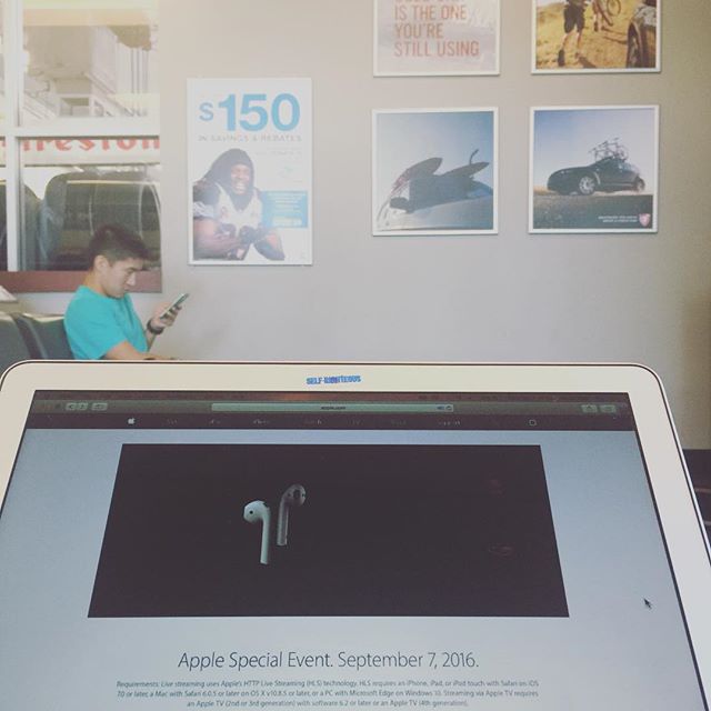 Getting some TLC for the FJ before my ~565mi drive tomorroz. #CarefreeBigBlue is also getting new tires  #Toyota #fjcruiser #firestoneautocare #imnowbroke [instagram]