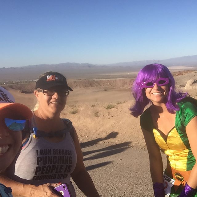 A day at the races wouldn't be complete without... SELFIES! lol #trailrunningvegas #trailjunkies #bootlegbeatdown #beyondvegas #stonebrewingco [instagram]