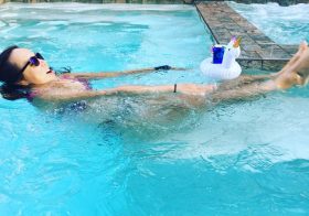 Once a year, I do a set of Pilates 100s. Water Pilates. With beer. lol PC: @amandadrifts #waterpilates #pilates #latergram #fbf #offseasontraining [instagram]
