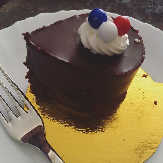 Still dreaming about yesterday's chocolate ganache.  So good. Paired well with red wine. Thanks again for dessert, @tav2c 🤗 [instagram]