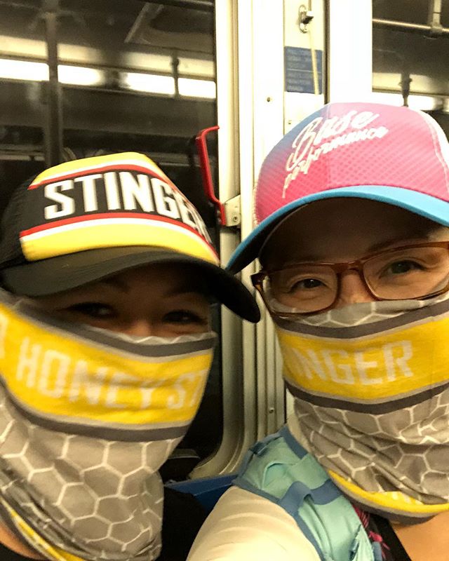 Honey Stinger Hive sistahs! #lamarathon #hshive #stingorbeestung [instagram]