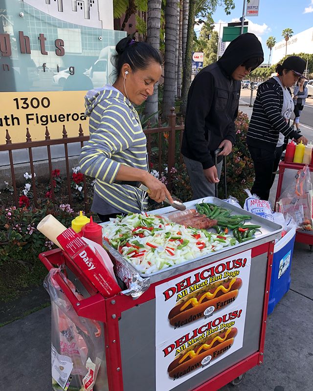 Who eats a street ‘dog a day before their marathon? We do lol. #lamarathon #dirtdog #losangeles [instagram]