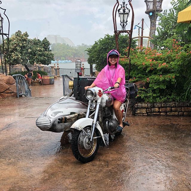 It’s raining! Ooh a moto with a sidecar. Let’s take a photo... 🤣 #add [instagram]
