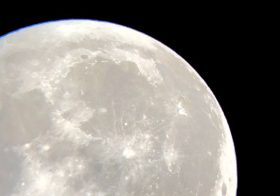 It’s a full moon but can’t seem to center the telescope fast enough then take a photo of it with my phone. lol. #celestron Yes, it has a tracking feature. Nope, haven’t gotten to that part of the manual (yet). [instagram]