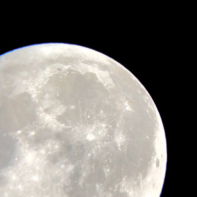 It’s a full moon but can’t seem to center the telescope fast enough then take a photo of it with my phone. lol. #celestron Yes, it has a tracking feature. Nope, haven’t gotten to that part of the manual (yet). [instagram]