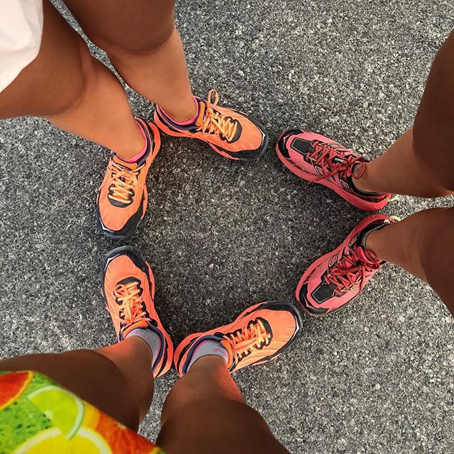 We didn’t get to run on our fav trails tonight thanks to the man, but we made the most out of it in our #hokaoneone demo shoes and got fantastic views of The Strip heading back. I miss the singletrack, though... [instagram]