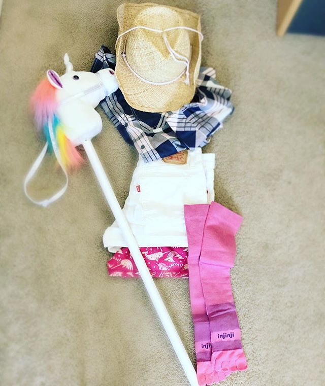 Flat Raciel for tonight’s #HoppyRunners group run in Downtown Las Vegas. The theme is Hoedown 🤣 @kevlv reiterated that assless-Chaps are NOT recommended. [instagram]